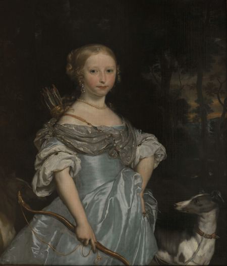 Portret młodej kobiety ubranej w jasno błękitną suknię z dekoltem. Na dekolcie dodatkowo zarzucona srebrna tkanina. Kobieta trzyma w prawej ręce łuk. Obok niej pies. Ma piękną delikatną twarz, na szyi sznur białych pereł, włosy misternie spięte do tyłu. Pozuje na tle pejzażu. Jest to portret młodej kobiety jako Diany. 